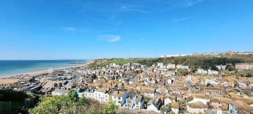 Stunning 5 Bed Townhouse, 5 Mins From The Sea
