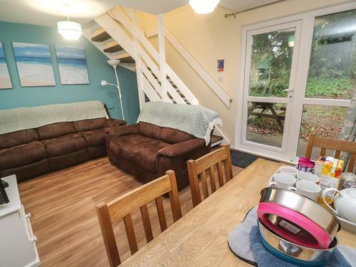 6 Strawberry Hill