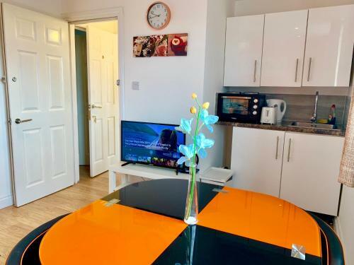 London Apartments, Close To Station