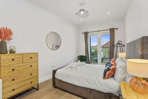 2 Bed Sea View Apartment Near Walpole Bay