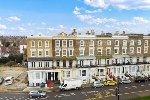 2 Bed Sea View Apartment Near Walpole Bay