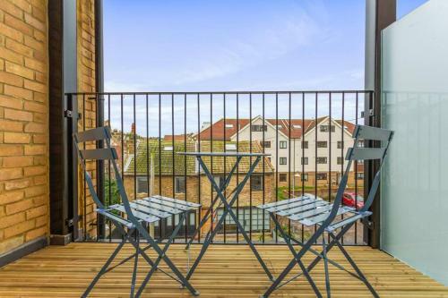 2 Bed Sea View Apartment Near Walpole Bay