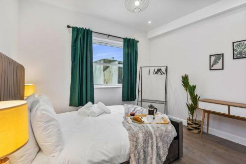 2 Bed Sea View Apartment Near Walpole Bay