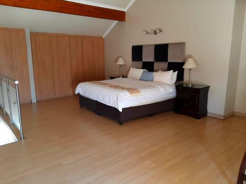 Sandton Apartment 31 - Large 1 Bed With Balcony