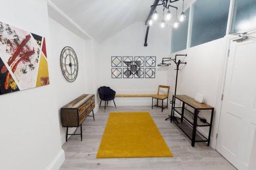 Hu1 Boutique City Apartment- Sleeps 6