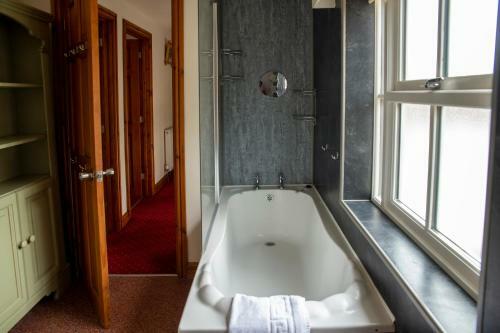 The Knighton Apartment By Paym�n Club