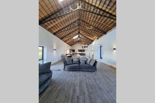 Villa Luxury 4 Bedroom Converted Barn Close To Warner Bro's