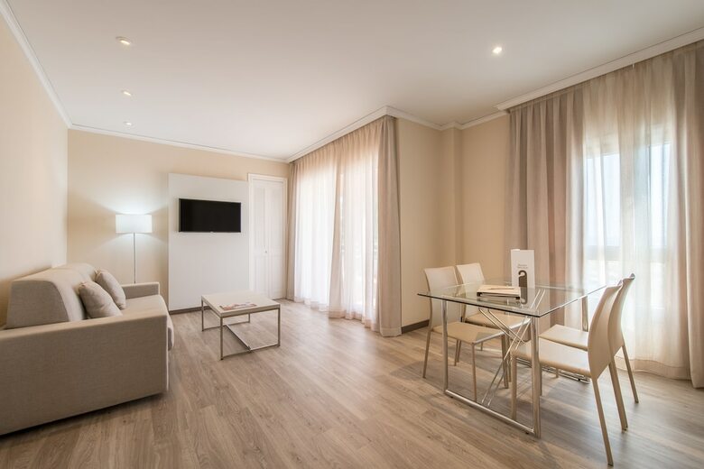 Oliva Nova Golf Beach & Golf Hotel