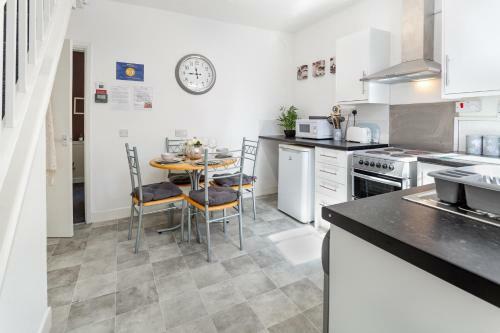 Superb Anfield Guesthouse - Free Parking