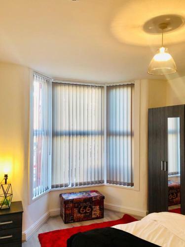 Lush Apartment 5 Bedroom House - Wbr