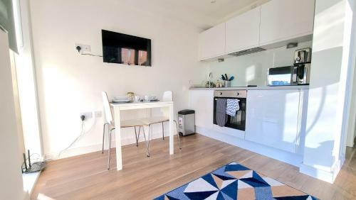 Apartamento City Centre Studio With Wifi Parking & Shops