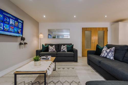 Charming 2 Bedroom In Central Lpl - Parking Included!