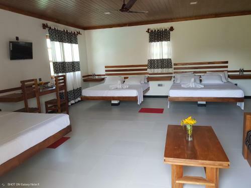 Eco Hotel Black & White - Anuradhapura