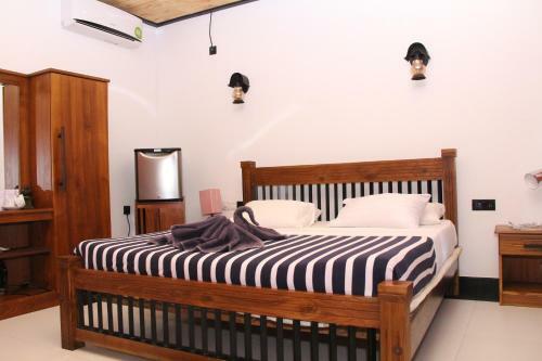 Eco Hotel Black & White - Anuradhapura
