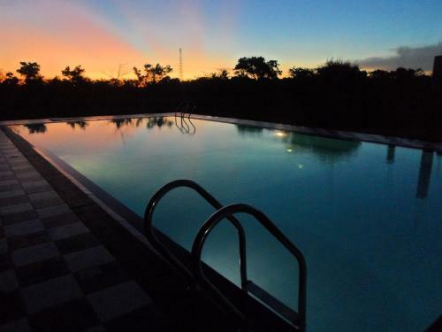 Eco Hotel Black & White - Anuradhapura