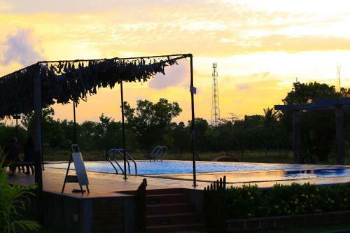 Eco Hotel Black & White - Anuradhapura