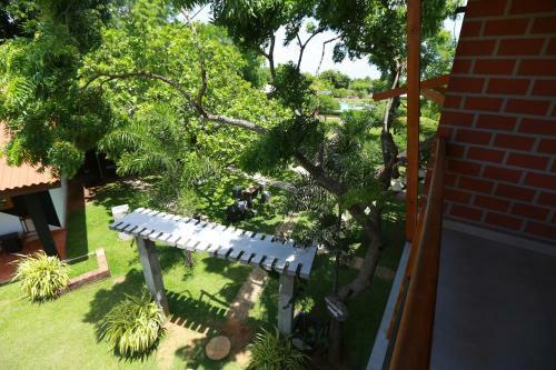 Eco Hotel Black & White - Anuradhapura