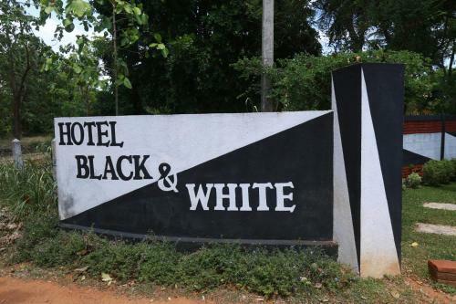 Eco Hotel Black & White - Anuradhapura
