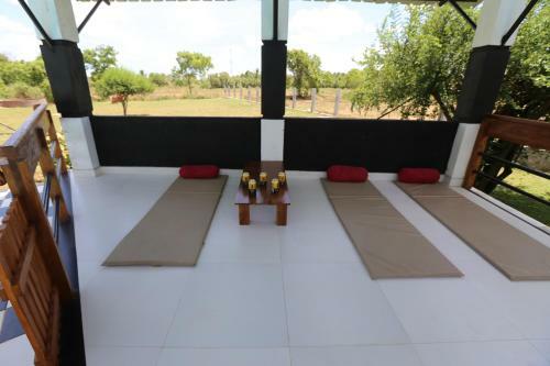 Eco Hotel Black & White - Anuradhapura
