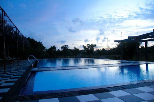 Eco Hotel Black & White - Anuradhapura