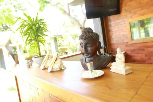 Eco Hotel Black & White - Anuradhapura