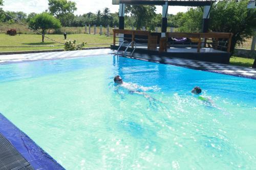 Eco Hotel Black & White - Anuradhapura
