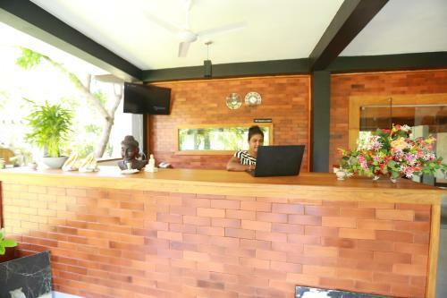 Eco Hotel Black & White - Anuradhapura