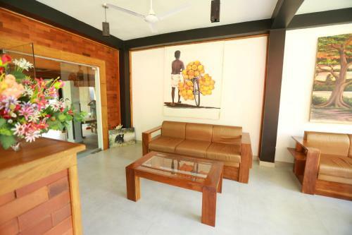 Eco Hotel Black & White - Anuradhapura