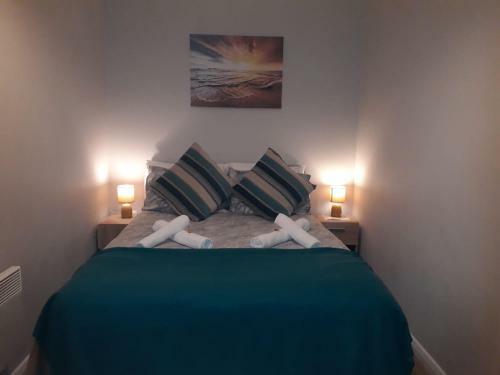 Deluxe Double Rooms Close To Airport