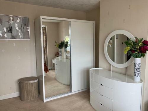 Beautiful 5 Bedroom House In Maidstone