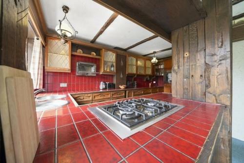 Beautiful 5 Bedroom House In Maidstone