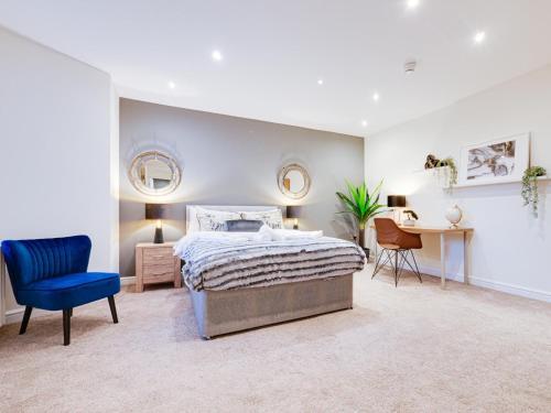 Stunning 3 Bedroom Apartment With Free Parking