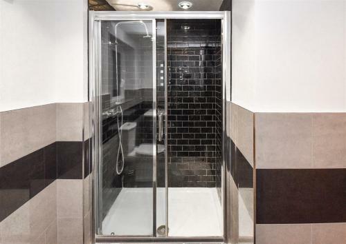 Foxley Place: Mk City House For Large Groups