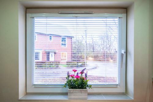 Waterside Lodge By Crew Homes