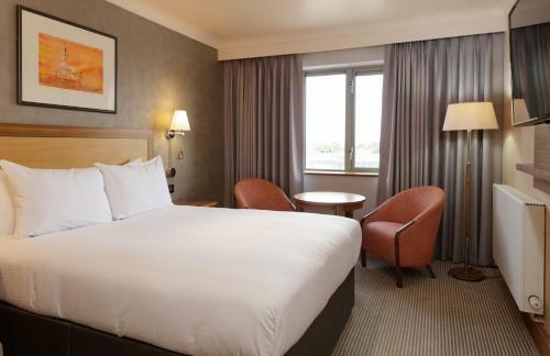 Hotel The Cambridge Belfry - Qhotels