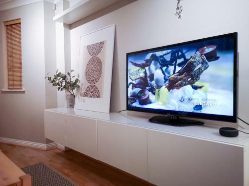 Central Spacious & Stylish Apartment With Free Parking