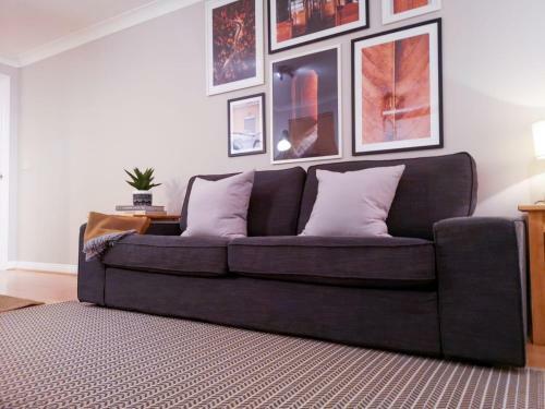 Central Spacious & Stylish Apartment With Free Parking