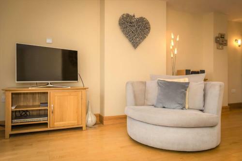 Silver Strand - Modern 3-bed With Water Views & 3 Bathrooms!