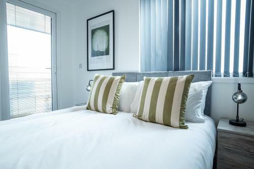 Peterborough Luxury Penthouse Apartments W - Parking