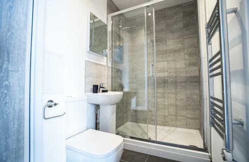 Peterborough Luxury Penthouse Apartments W - Parking