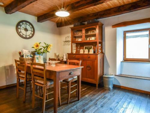 Holiday Home Le Pradal Villeneuve D Allier