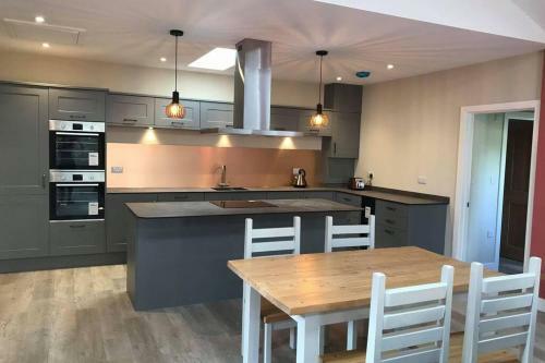 Delightful Detached Cottage In Village Centre