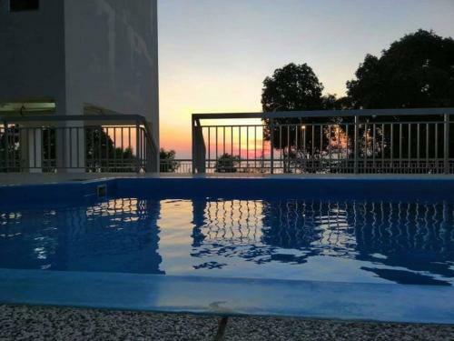 Apartamento Mirlyki Seaview + Pool With 3 Bedrooms
