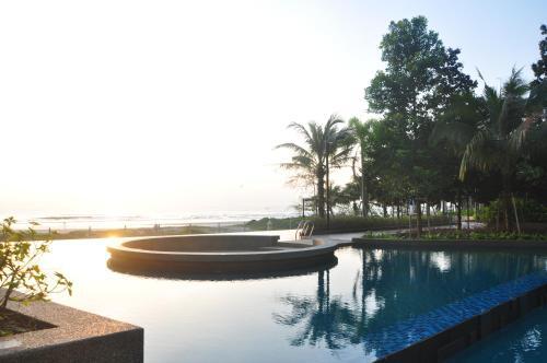 Heavenly@timurbay - 2 Bedroom Poolfront Apartment