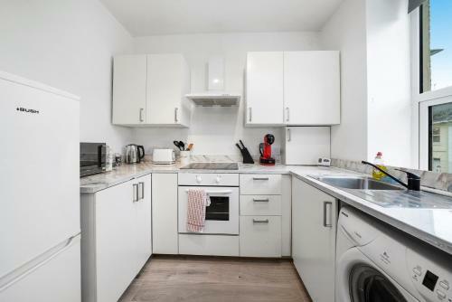 Fresh Contemporary Plymouth Apartment