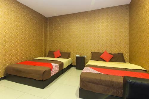Oyo 439 Night Queen Hotel