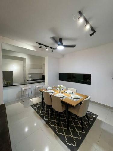 Five Bedrooms Residential Home With Free Wifi