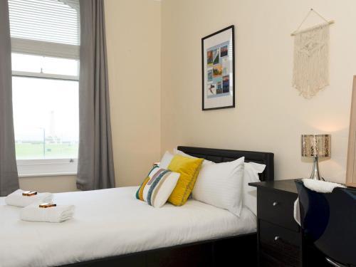 Pass The Keys Amazing Views 2 Bed Central Apartment