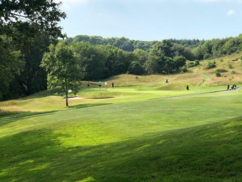The Nineteenth, Oakridge St Mellion, Free Golf/spa