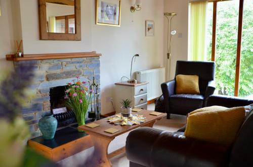 The Nineteenth, Oakridge St Mellion, Free Golf/spa